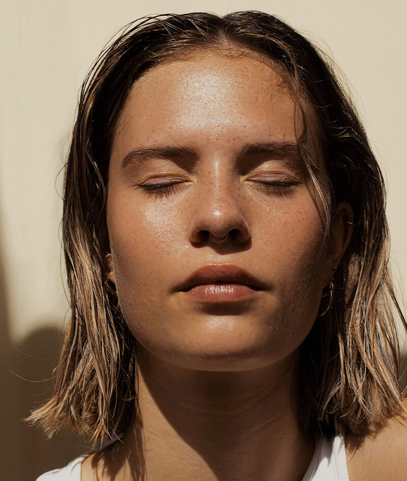 Zufriedene Frau nach Beauty Behandlung